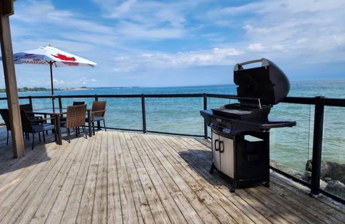 Bowmanville House | Serene Lakeside Retreat (Private Lake Access)