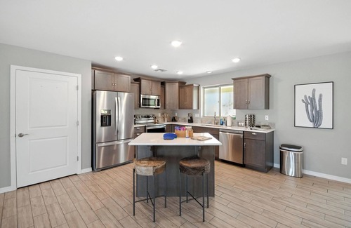 Marana House | Serene Marana Retreat - Stunning Views, Wraparound Porch & Comfort