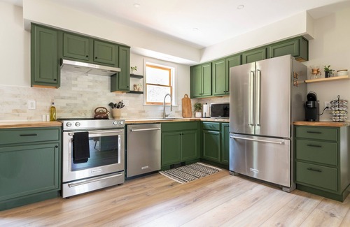 Gardiner House | Serene Mid-Mod Ranch on 2 Acres in Gardiner