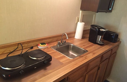 Basye Apartment | Serene Mountain Area- 1 BR, Hiking, Biking, Golf, Skiing