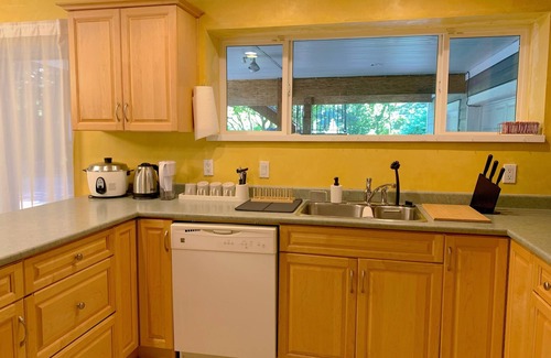 Guildford House | Serene & natural, ideal for small families with easy access to city amenities.