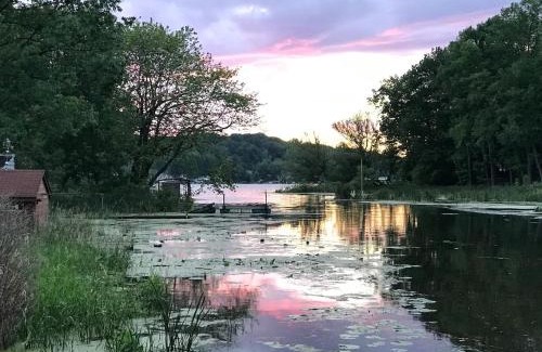 Wolcott House | Serene Port Bay Cottage