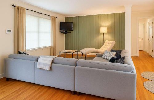 Roswell House | Serene Retreat House and Tiny house for 11