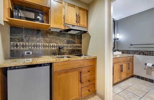 South Lake Tahoe Hotel | Serene Retreat in South Lake Tahoe! Swimming Pool, Kitchenette!