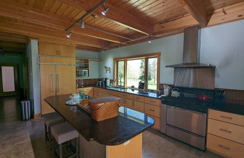 Athens Other | Serene Rural Retreat w/Stunning Views - Just a short drive from hiking and OU!