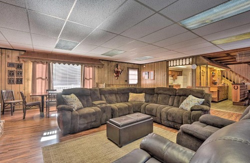 Saxton House | Serene Saxton Lodge 7 Mi to Lake Raystown!