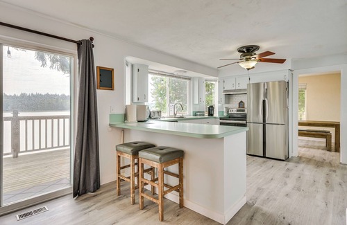 Shelton House | Serene Shelton Sanctuary w/Private Beach & Kayaks