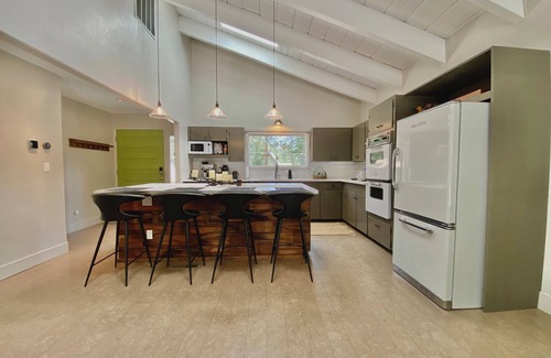 Pioneer Trail House | Serene South Lake Tahoe seasonal retreat with modern amenities