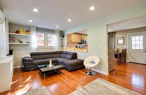 Points House | Serene Springfield Retreat on 6 Acres with Hot Tub!