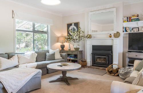 Red Hill South House | Serenity in Red Hill - Winery Bliss & Coastal Beauty