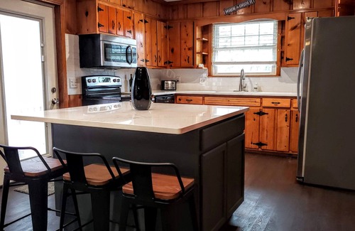 Hermitage House | Serenity in the Country and Lake yet Close to Everything