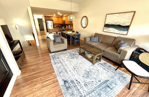 Scotch Creek House | Serenity Lakeside - Waterfront - Shuswap Vacations and Sledding Accommodation