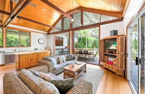 Mudjimba House | Serenity - Mudjimba - Pet Friendly Holiday Home