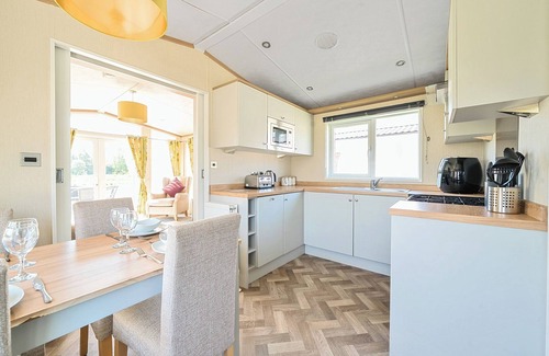 Great Billing Cottage | SERENITY SHORES - BILLING AQUADROME in Billing Aquadrome Holiday Park