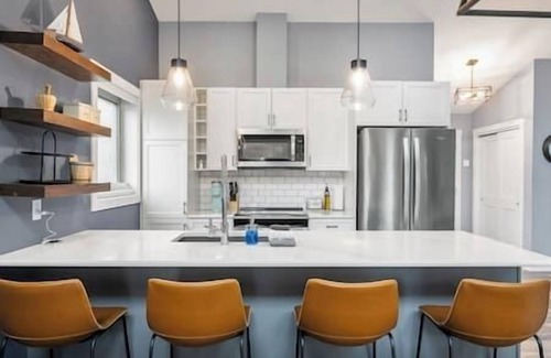 East Kootenay House | "Serenity Shores" Mins to Lake |King Bed |10 Guests