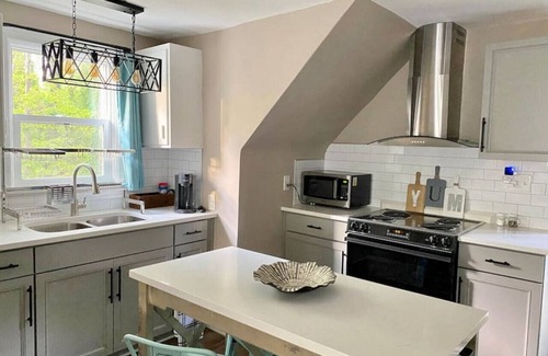 High Point House | Serenity Studio · Adorable & Spacious Studio with Full Kitchen