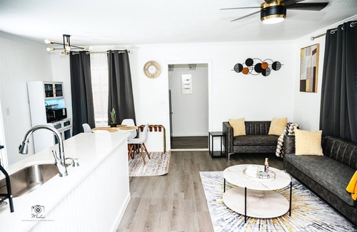 Southside House | SERENITY SUITEnSerenity/Mayo/UNF/Town center