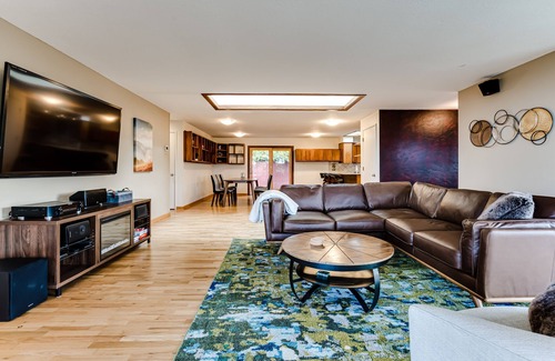 Fairmont House | Serenity & views next to UO, Hayward Field, Hendricks Park, & Golf