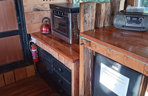 Te Mata Boat Rental | Set in Stone - Boat Cabin