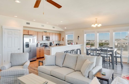 Kill Devil Hills Condo | Seven Cs 402: Oceanfront Condo, Shared Pool