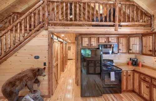 Nelsonville Cabin | Seven Pines Cabin - Secluded in Hocking Hills