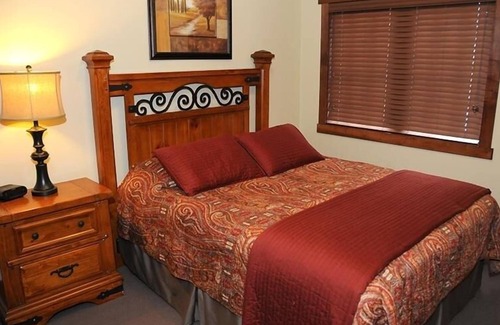 Champion House | Seven Springs 3 Bedrooms Premium Townhome, Ski In/ski Out 3 Townhouse by Redawning
