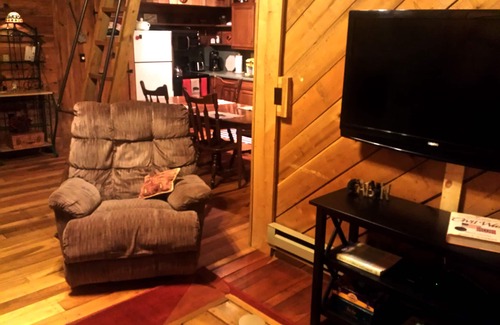 Champion Cabin | Seven Springs Cabin - Luna Chalet - Authentic, Pet Friendly Log Cabin