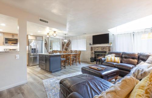 Seven Springs Apartment | Seven Springs Meadowridge 3 Bedroom Standard Condo - Sleeps 10, Pet Friendly! condo