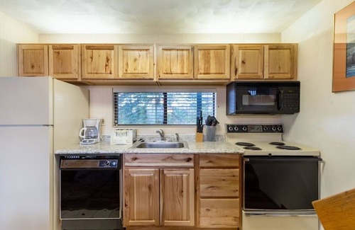 Seven Springs Condo | Seven Springs Stoneridge 3 BR + Loft Standard Condo, Pet Friendly! by RedAwning - Save 10% on 3 Nights, 15% on 5 Nights!