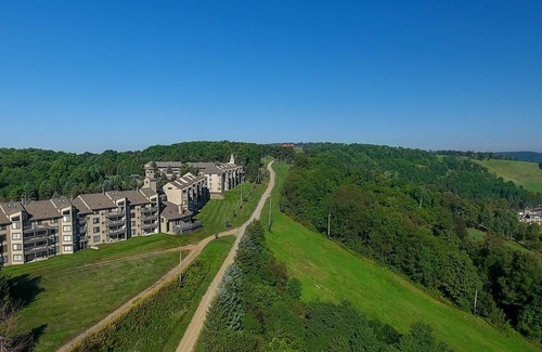Seven Springs Condo | Seven Springs Stoneridge 3 BR + Loft Standard Condo, Pet Friendly! by RedAwning - Save 10% on 3 Nights, 15% on 5 Nights!