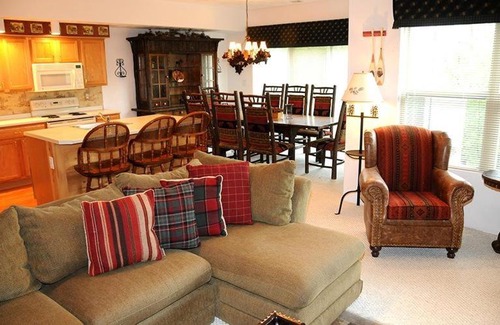 Seven Springs Apartment | Seven Springs Woodridge 4 Bedroom Premium Condo, Sleeps 10, Deck with Mountain Views condo