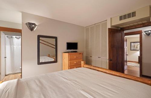 Bend House | Seventh Mountain 1123