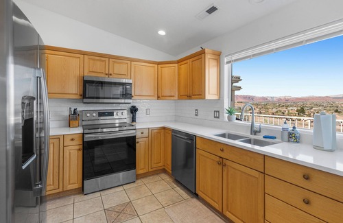 St. George Condo | Several Pools & Amenities! Best Views! Remodeled! Great Location! Comfy Beds!