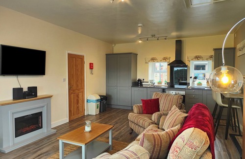 Golden Grove House | SEWIN COTTAGE, pet friendly, character holiday cottage in Llandeilo