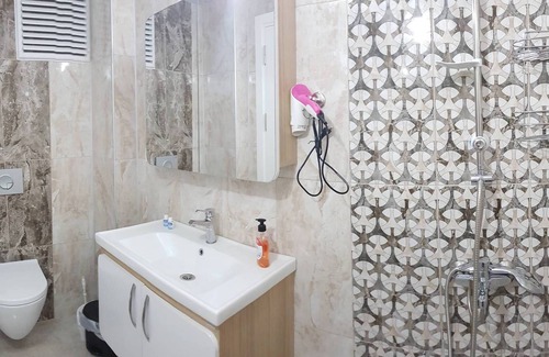 Kusadasi Bed & Breakfast | Sezgin Boutique Hotel 4Beds Room A/C,TV,fridge,pool,garden,free wi-fi & car park
