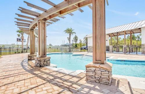 Thomas Drive House | Shadow Lake Luxury