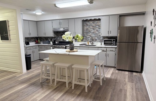 Lake Charles House | Shady Oak Cozy Getaway - Lake Charles, LA