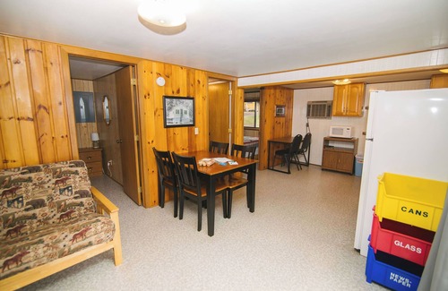 Richmond Cabin | Shady Rest, a 2BR lakefront cabin located in Riverside Resort