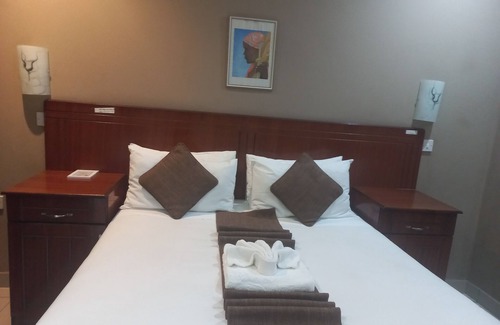 Shakawe Hotel | ShakeVille Guest House