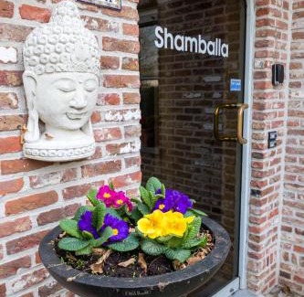 Deinze Apartment | SHAMBALLA logies nieuw en zeer verzorgd appartement met voortuin en terras voor max 6 personen