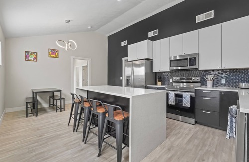 Boise House | Shamrock Stay| Fire Pit| Boise| Bike Path|Sleeps 6
