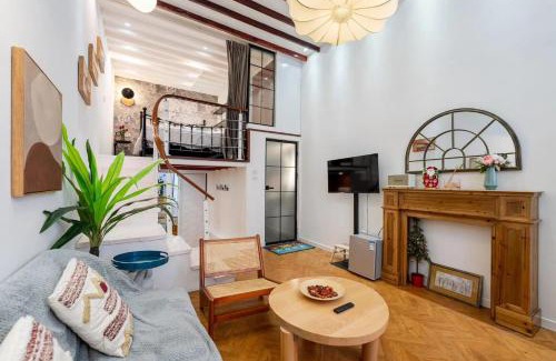 Huaihai Road Commercial Area House | Shanghai Downtown Blossom B&B- Yongkang Road
