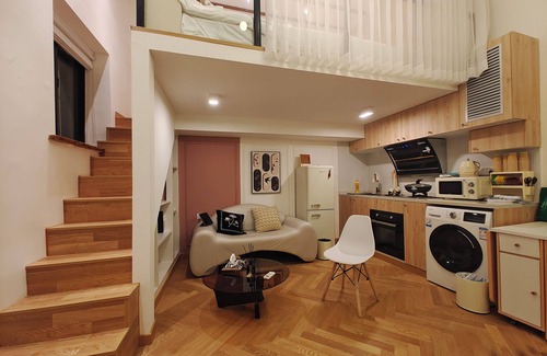 Huaihai Road Commercial Area Apartment | Shanghai Dreams - Urban Vibes in Xuhui District