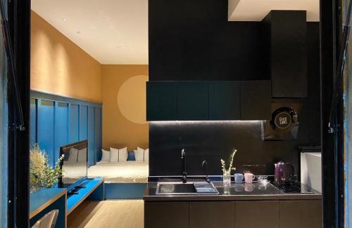 Xujiahui Apartment | Shanghai Hills & Gefii Hengshan Road close to Hengshan rd bar street and subway line1
