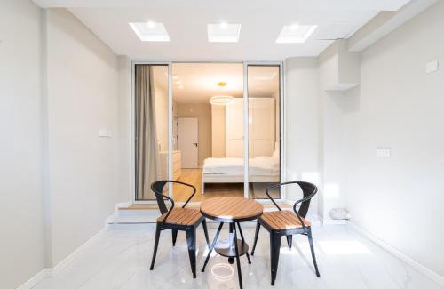 Huaihai Road Commercial Area Apartment | Shanghai Hills&Linghu's Transit-Prime Suite-Line 2, Huamu Rd 788, Direct to Key Spots & SNIEC