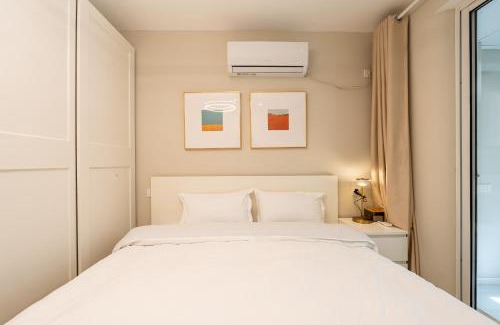 Huaihai Road Commercial Area Apartment | Shanghai Hills&Linghu's Transit-Prime Suite-Line 2, Huamu Rd 788, Direct to Key Spots & SNIEC