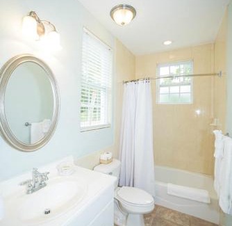 West Bay Bed & Breakfast | Shangri-La Boutique Bed & Breakfast