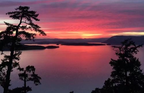 Pender Island House | Shangri-La Oceanfront vacation home