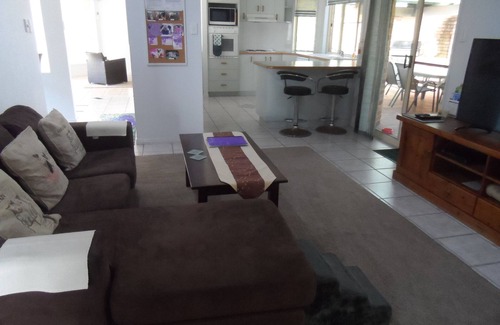 Urangan House | Shangri-La PET FRIENDLY Holiday House