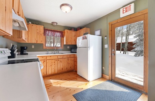 Lead Cabin | Shangri Lodge-Terry Peak Cabin with Hot Tub